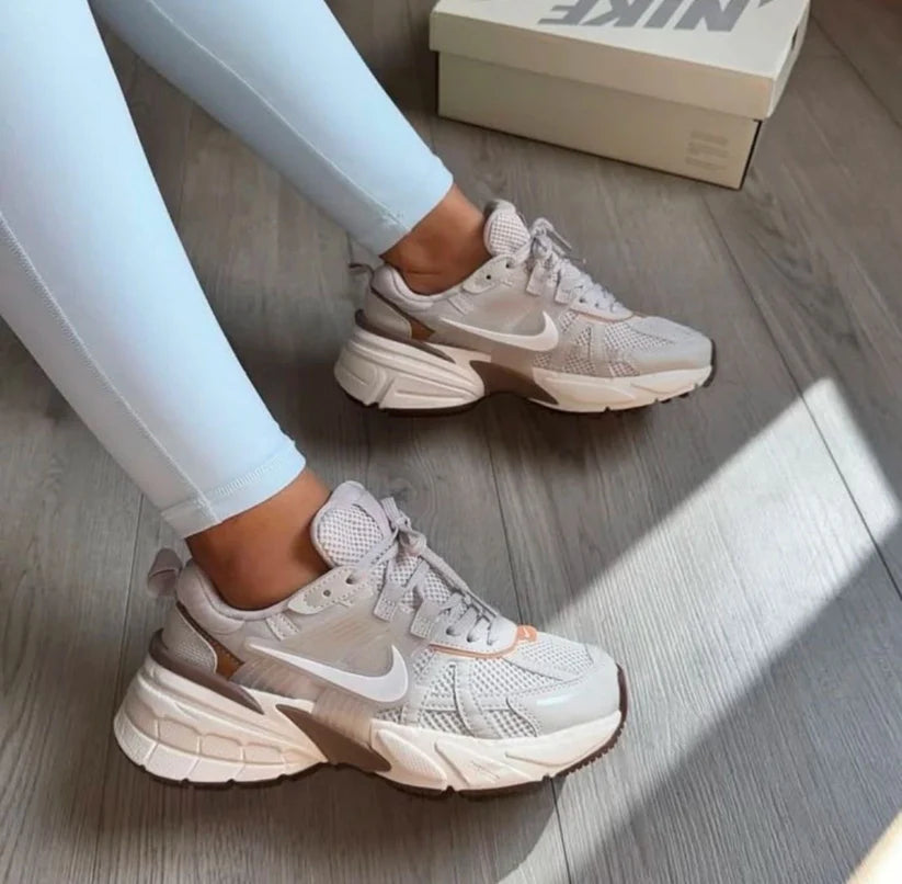 NIKE V2K DAMA CAFE