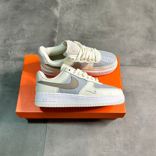 Nike Air Force One Gold | Dama