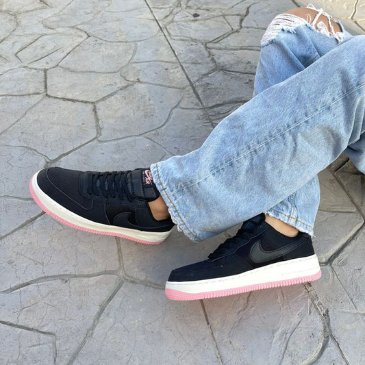 Nike Air Force One Negro Suela Rosada | Dama