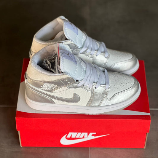 Nike Jordan Retro 1 Plateada | Dama