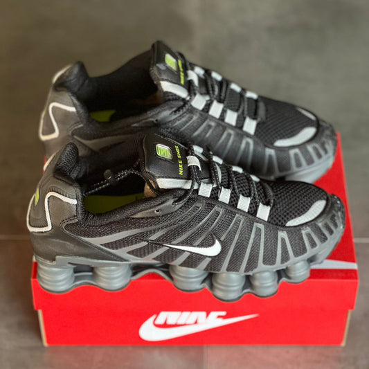 Nike Shox Negras con Gris | Hombre