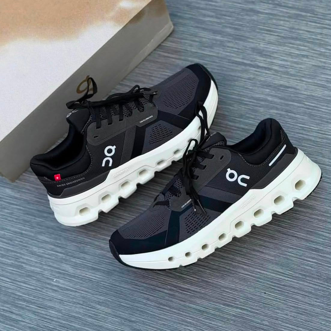 On Cloud Running Negra | Hombre y Dama