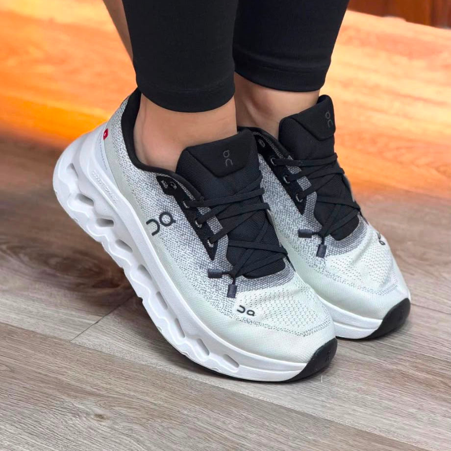 On Cloud Running Blanca Negra | Hombre Y Dama