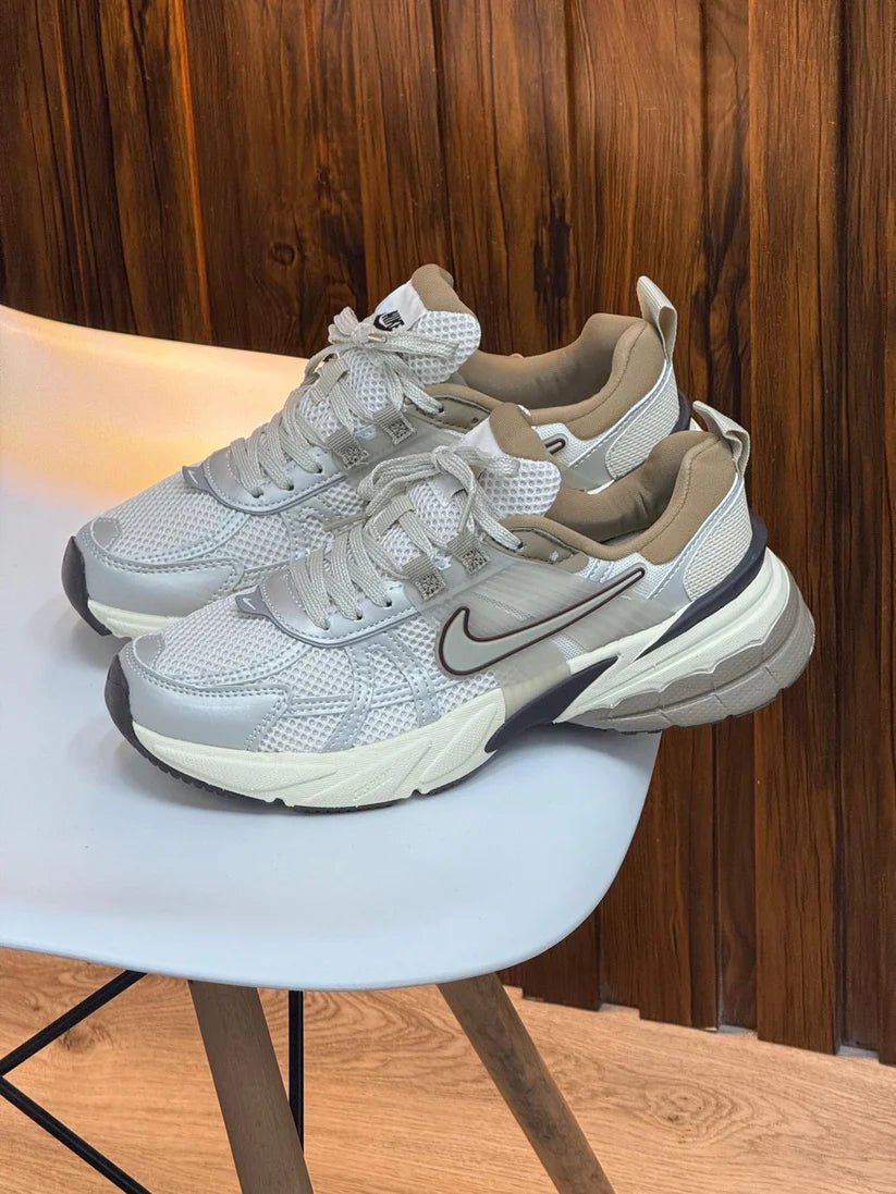 NIKE V2K CAFE DAMA