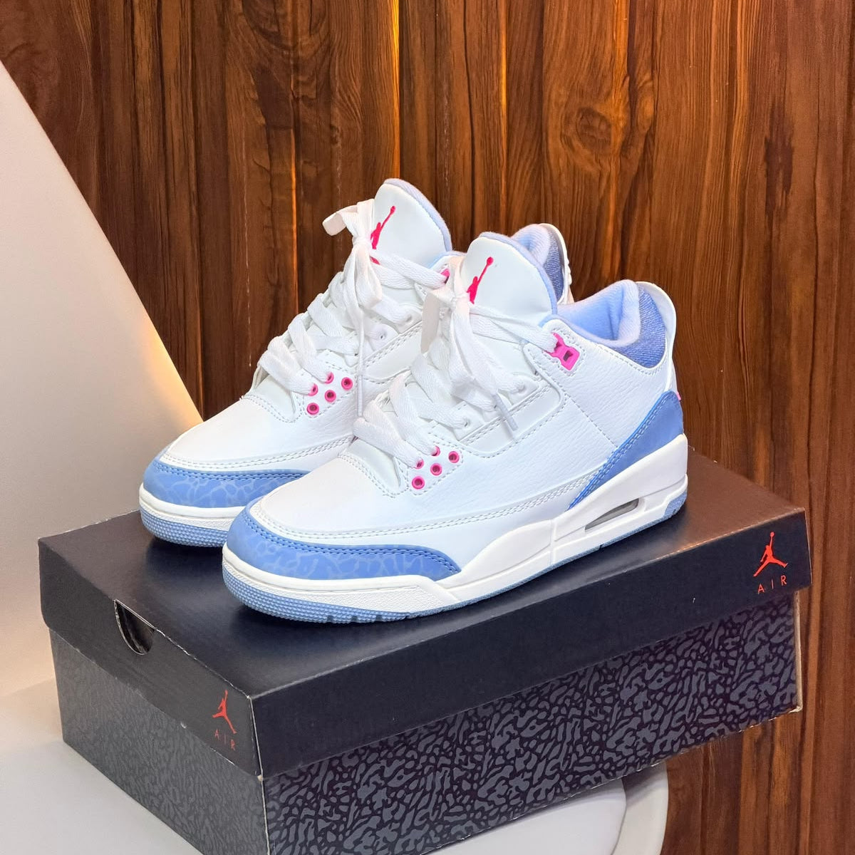 JORDAN RETRO 3 BLANCA Y AZUL | DAMA
