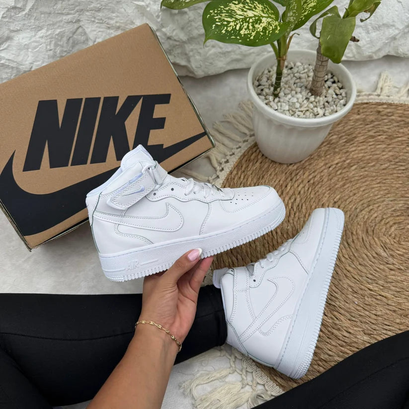 NIKE AIR FORCE ONE BOTA