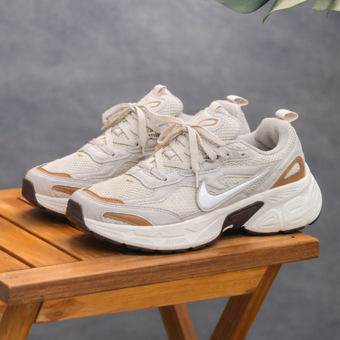 Nike V5K Beige Cafe | Dama