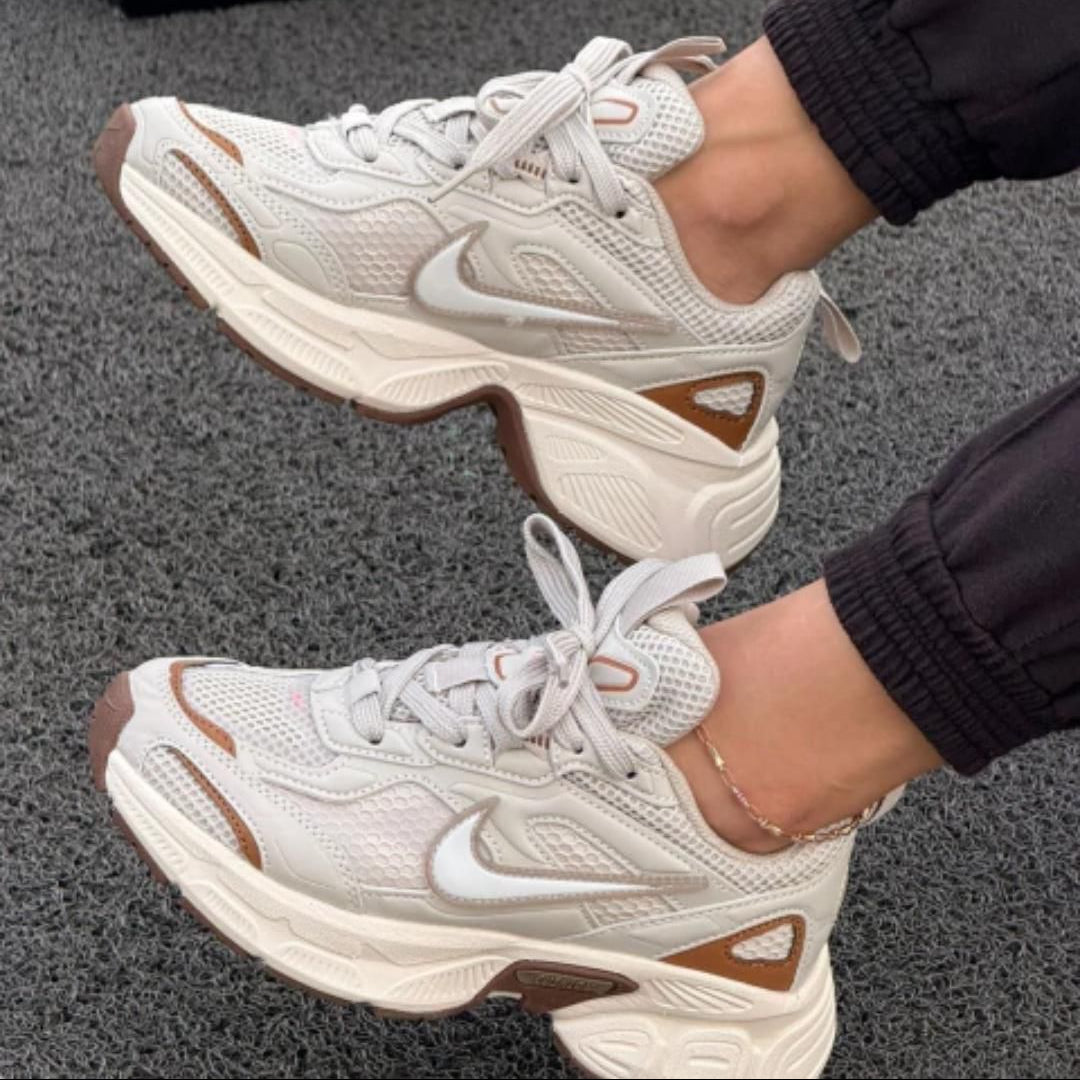 Nike V5K Beige Cafe | Dama