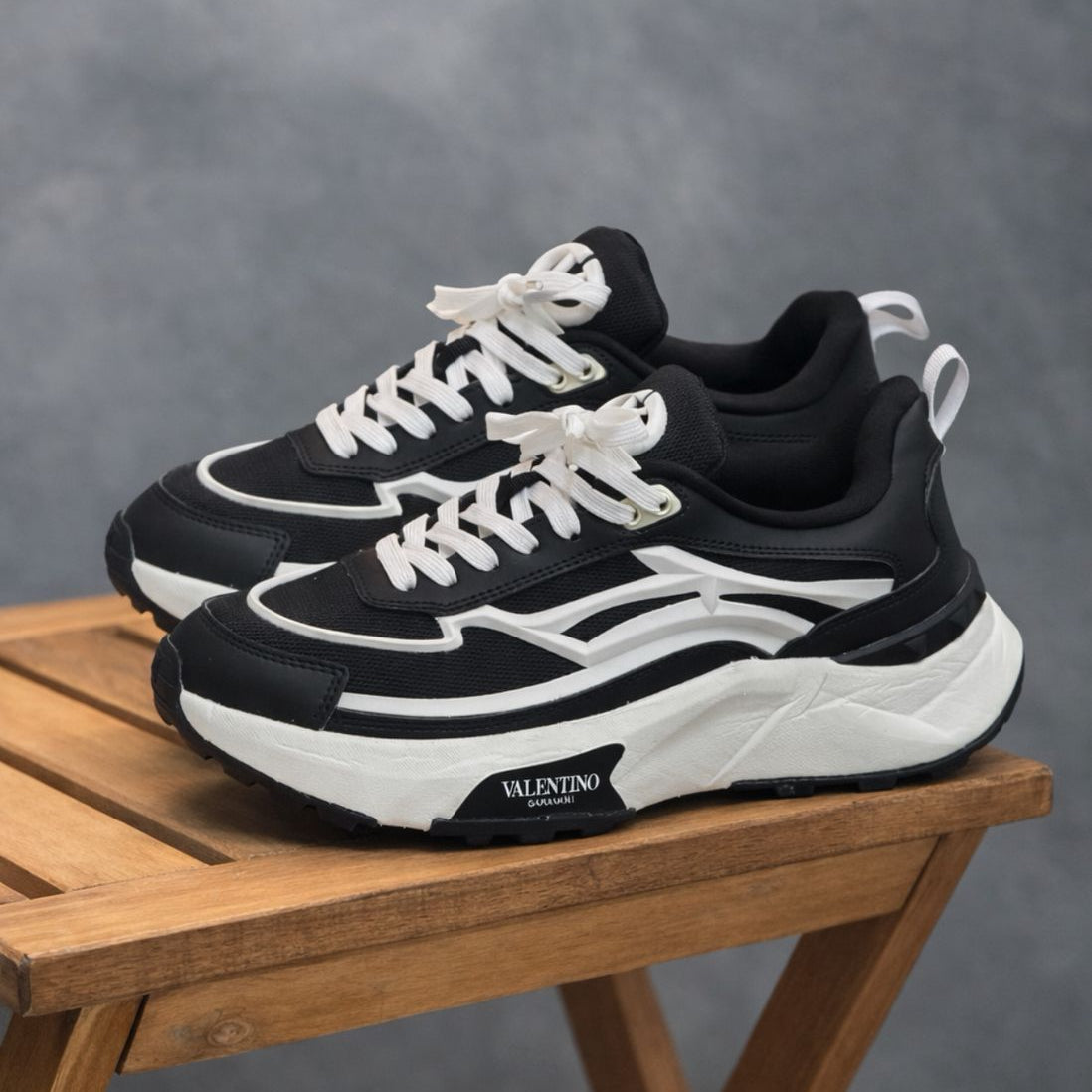 Valentino Negra Blanca | Hombre