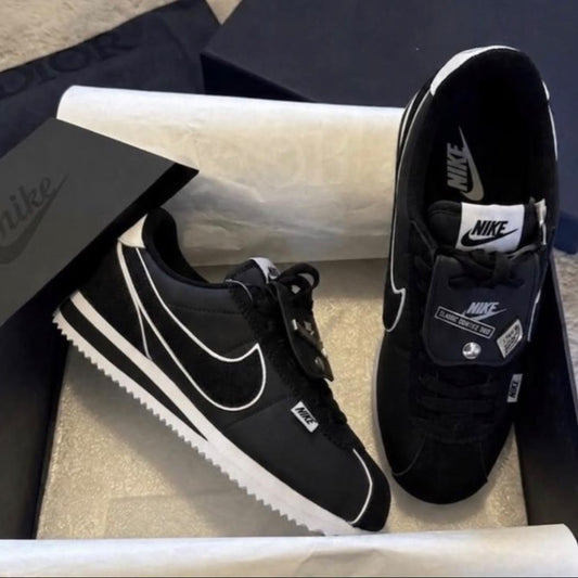 NIKE AF1 CORTEZ NEGRO | HOMBRE