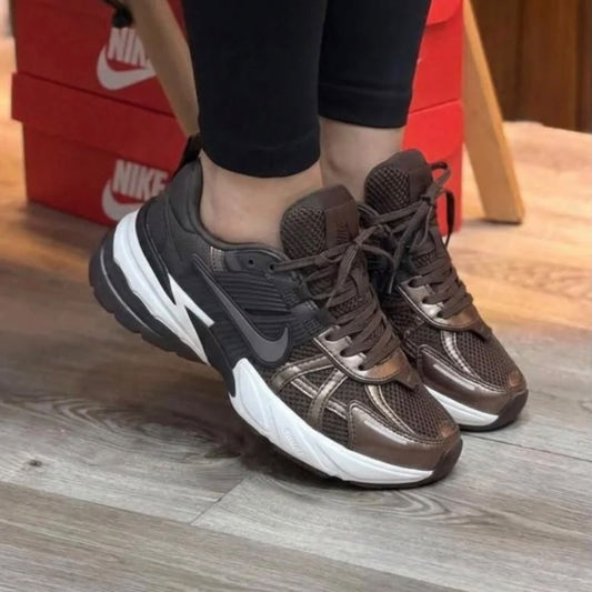NIKE ZOOM V2K MARRON | DAMA