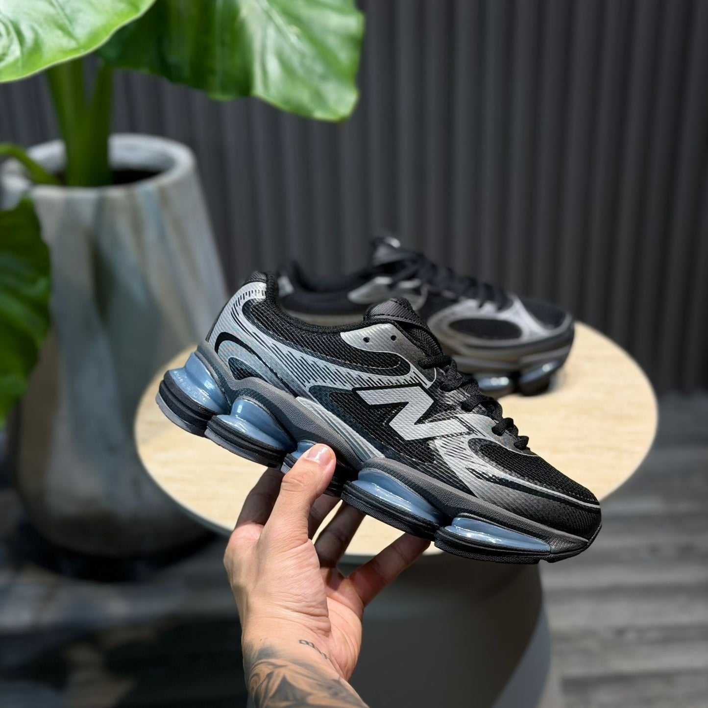 New Balance 2000 Negro y Plateado | Hombre