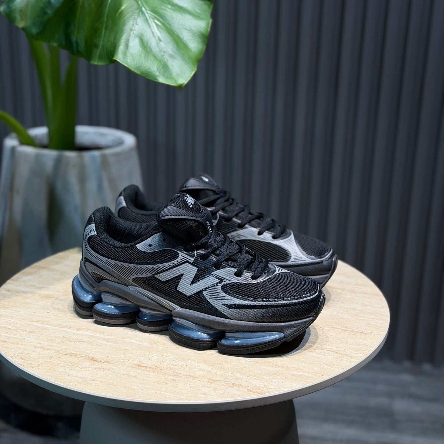 New Balance 2000 Negro y Plateado | Hombre